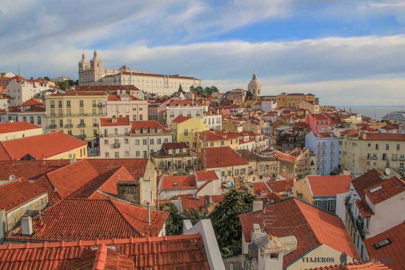 Barrio La Alfama, uno de los que visitar al viajar a Lisboa